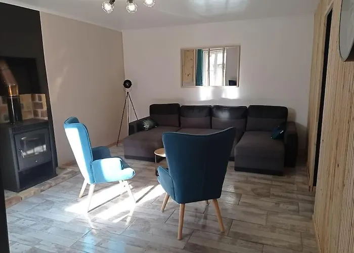 Maison De Campagne Avec Cour